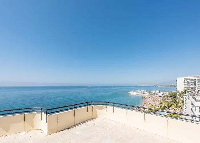 Front Line In Appartamento Marbella